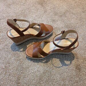 Liz Claiborne Wedge Sandal, Size 9